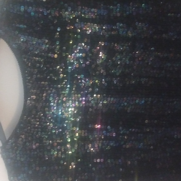1X Black sequin top with an iredescent like rainbow look. Beaded flowers. - Picture 8 of 9
